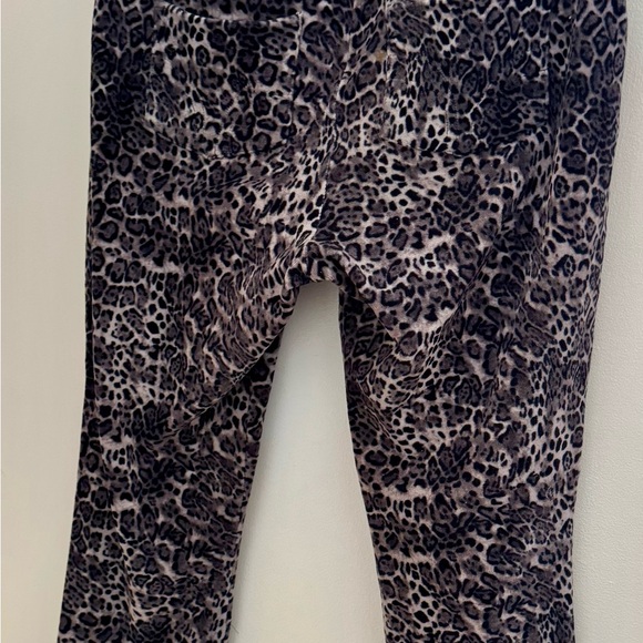 Leopard Print Leggings - Picture 4 of 8